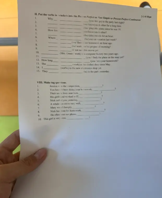 Ты просишь меня вставить глаголы в правильной форме в упражнении на времена Present Perfect, Past Simple и Present Perfect Continuous, а также составить разделительные вопросы.