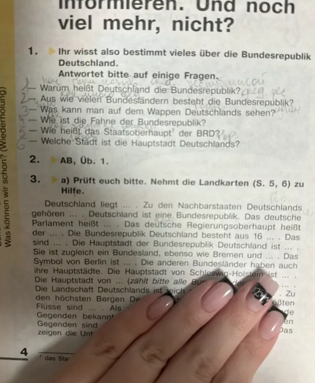 Переведи на русский и ответь на вопросы на немецком языке: Warum heißt Deutschland die Bundesrepublik?
