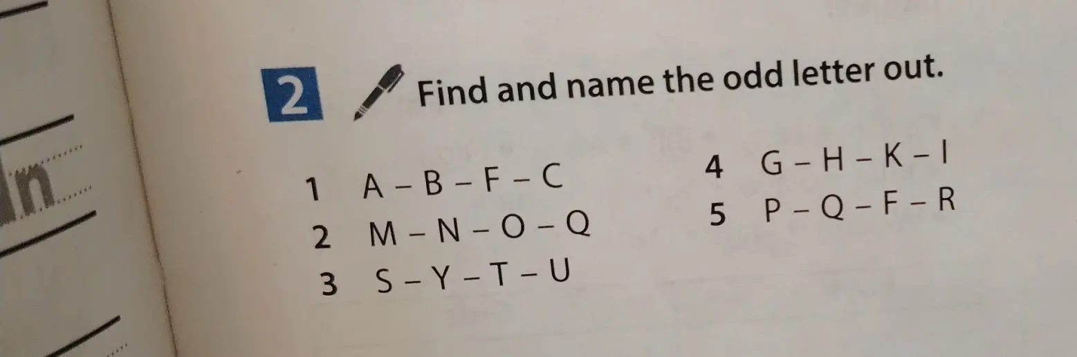Определи лишнюю букву в ряду A-B-F-C