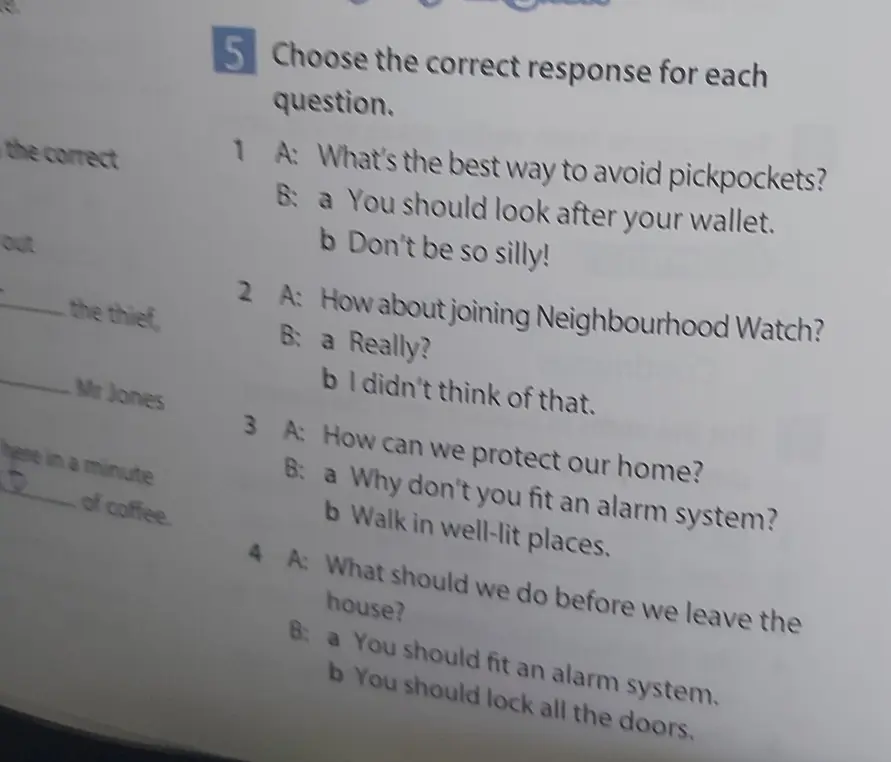 Выбери правильный ответ на вопрос. 1. What's the best way to avoid pickpockets?