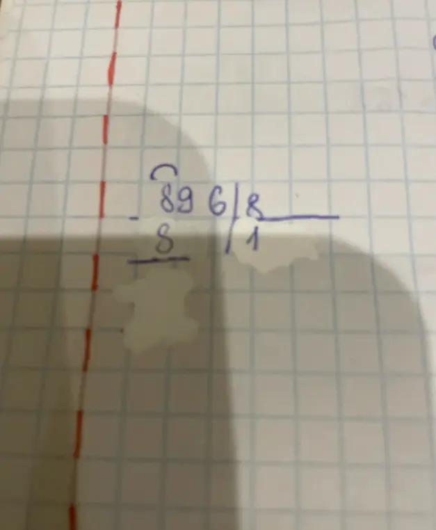Объясни деление столбиком 896 на 8