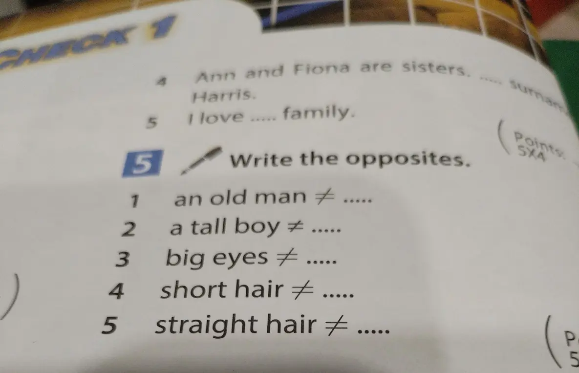 Можешь написать антонимы к словам 'an old man', 'a tall boy', 'big eyes', 'short hair', 'straight hair'?