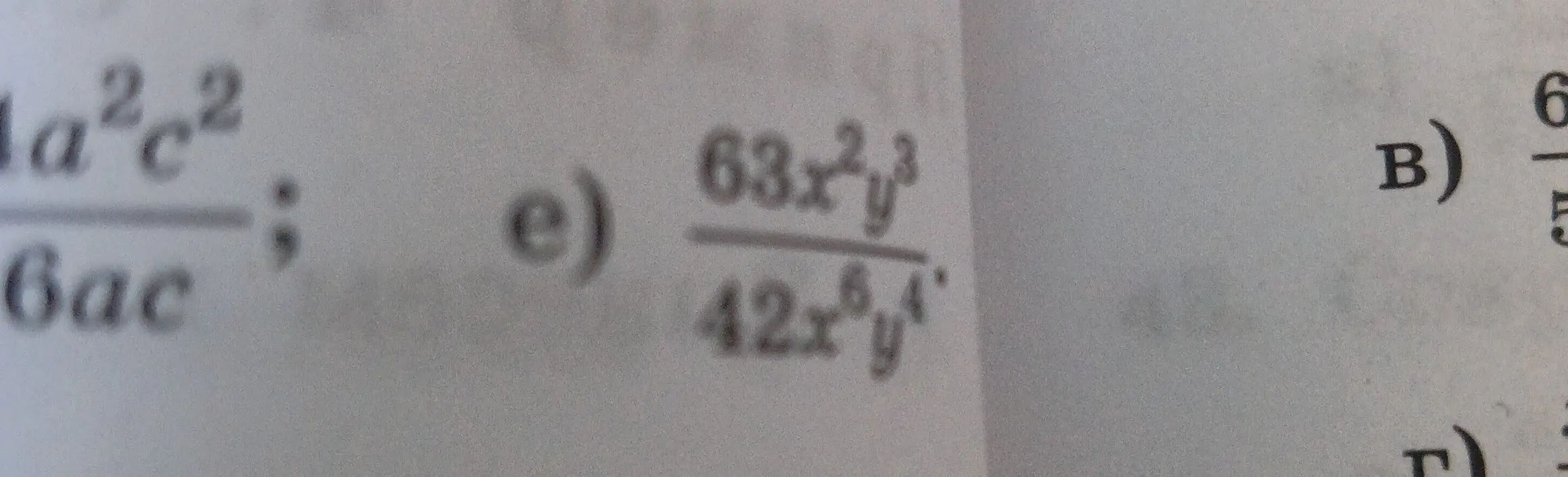 Как сократить дробь 63x²y³ / 42x⁶y⁴?