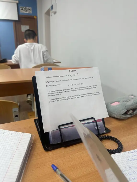Реши следующие задачи: 1) Найди значение выражения: $36 : 1\frac{7}{9} - 19,8 + 2^5$; 2) Тракторист вспахал 70% поля. Какова площадь поля, если вспахано 56 га; 3) Реши уравнение: $3x - 5(2x + 1) = 3(2 - 2x)$; 4) За два дня на элеватор отправили 574 т зерна, причем в первый день в 1,8 раза меньше, чем во второй. Сколько тонн зерна было отправлено в первый день и сколько во второй; 5) Длина прямоугольного параллелепипеда 45 дм, ширина в 3 раза меньше длины, а высота на 20м больше ширины. Найди объем прямоугольного параллелепипеда.