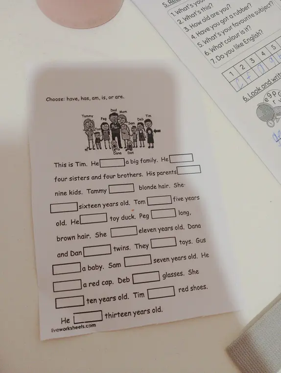 Выбери have, has, am, is, или are и вставь в первое предложение: This is Tim. He ... a big family.