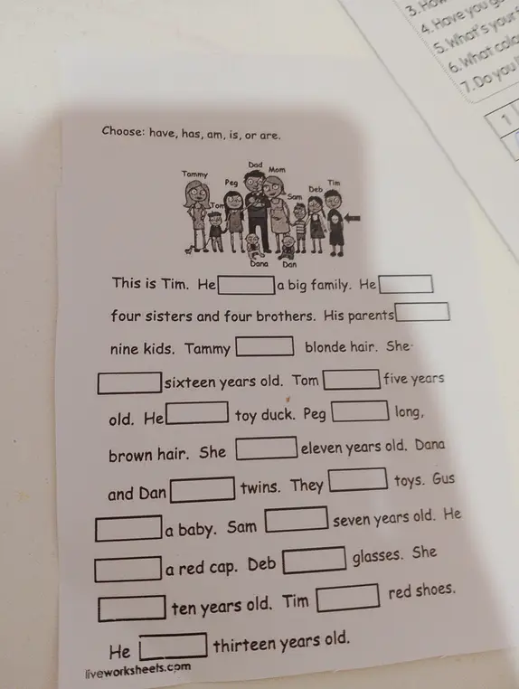 Вставь слова have, has, am, is, are в предложение 'This is Tim. He ... a big family.'