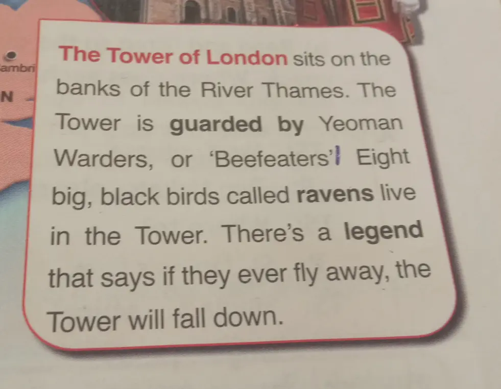 Переведи текст: 'The Tower of London sits on the banks of the River Thames. The Tower is guarded by Yeoman Warders, or 'Beefeaters' Eight big, black birds called ravens live in the Tower. There's a legend that says if they ever fly away, the Tower will fall down.'