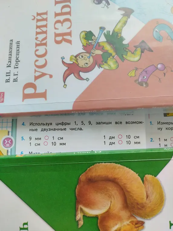 Объясни, как решить задания, где нужно составить все возможные двузначные числа, используя цифры 1, 5, 9, и сравнить величины