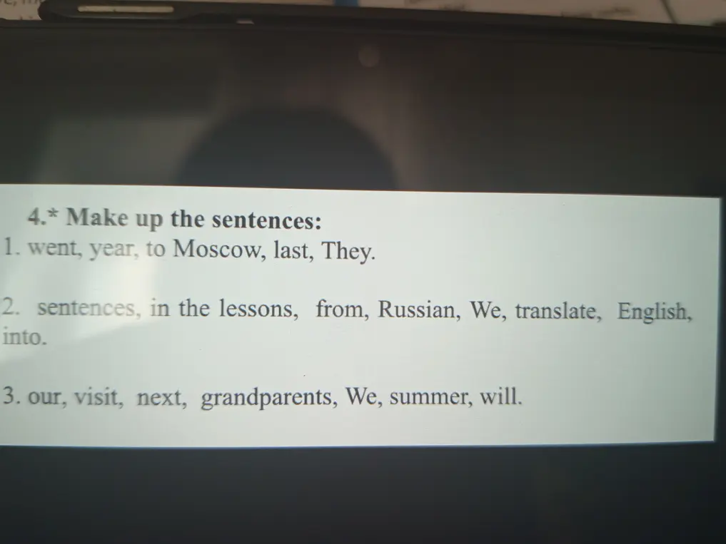 Помоги составить предложения из слов: went, year, to Moscow, last, They