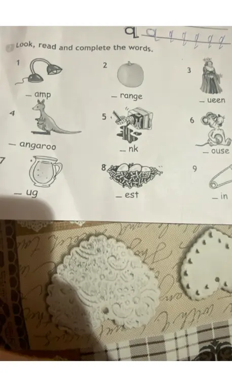 Посмотри, прочитай и дополни слова.