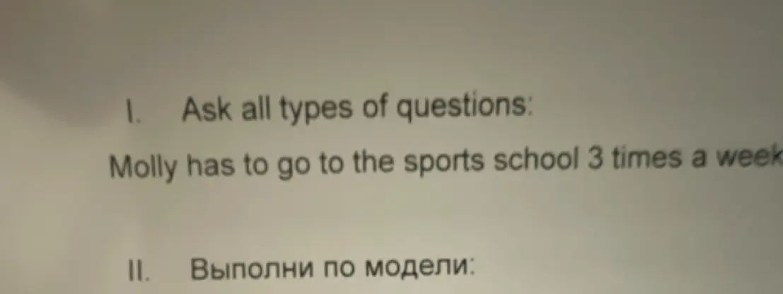 Задай все типы вопросов к предложению 'Molly has to go to the sports school 3 times a week'