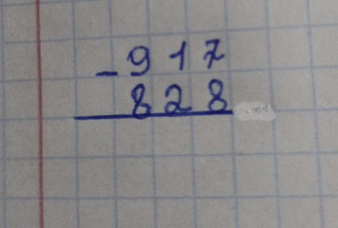 Объясни решение примера на вычитание столбиком 917 - 828.