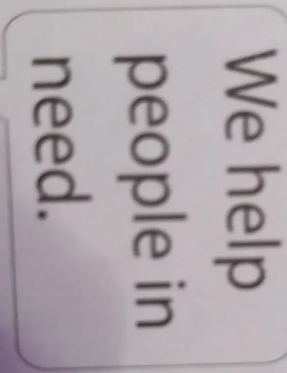 Переведи фразу 'We help people in need.'