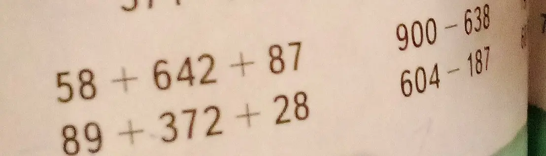 Вычисли значения выражений 58+642+87, 900-638, 604-187.