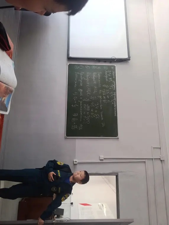 Реши примеры: найди среднее арифметическое, проценты от числа, запиши делители числа, найди НОД и НОК, вычисли дроби.