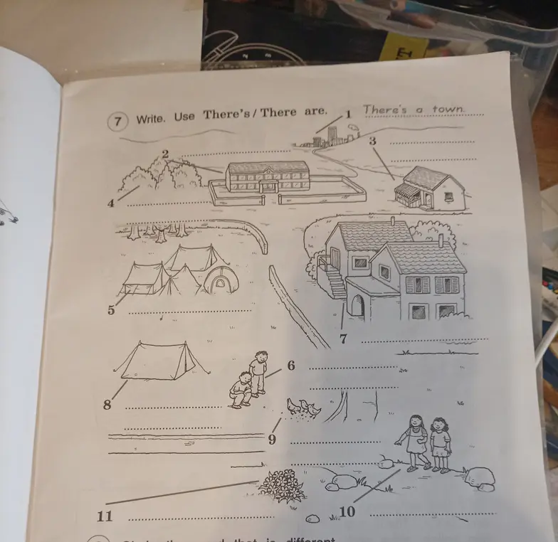 Напиши предложения, используя There's/There are.