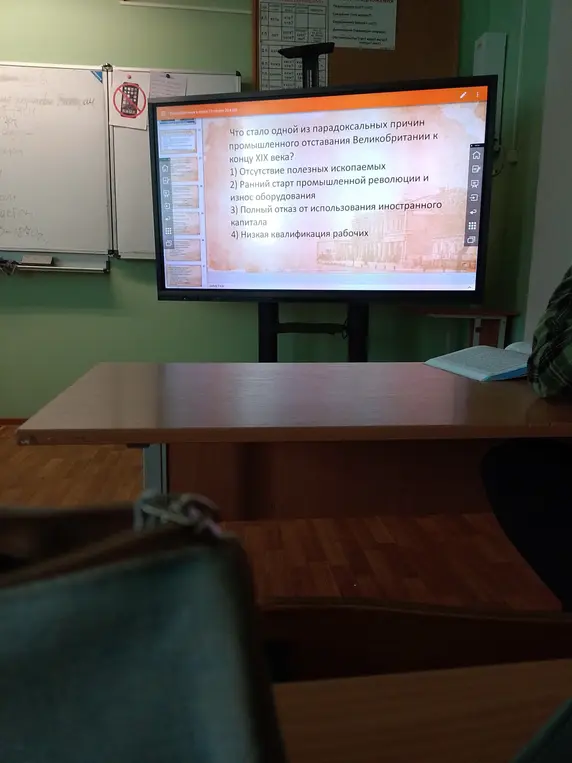 Что стало одной из парадоксальных причин промышленного отставания Великобритании к концу XIX века?