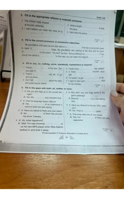 Заполни пропущенные места подходящими рефлексивными или эмфатическими местоимениями, правильными местоимениями или притяжательными прилагательными, any, no, nothing, some, somebody, somewhere или anyone, both, all, neither или none.