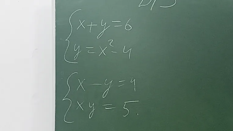 Решите систему уравнений $\begin{cases} x+y=6 \\ y=x^2-4 \end{cases}$