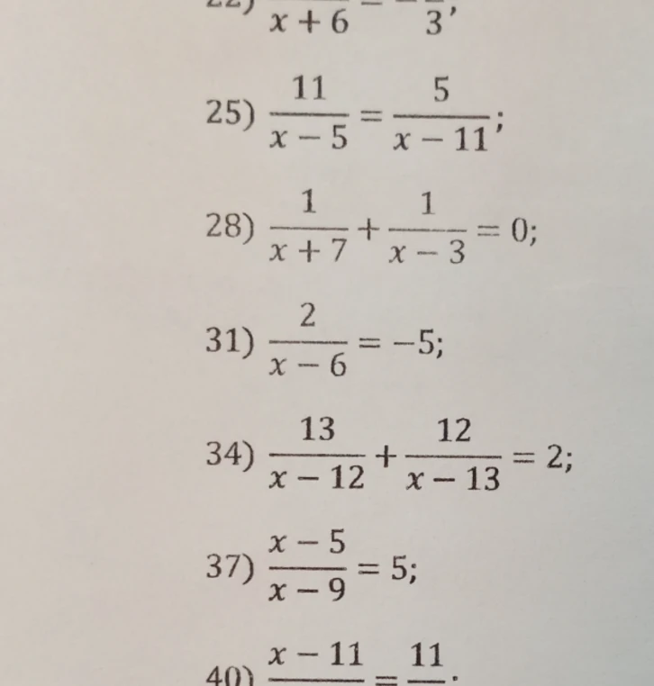 Решите уравнение $\frac{11}{x-5} = \frac{5}{x-11}$