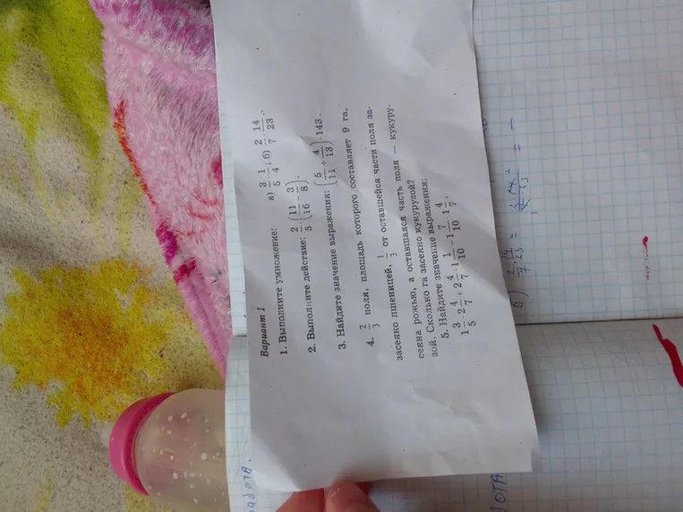 Выполните умножение дробей: a) 3/5 * 1/4 б) 2/7 * 14/23