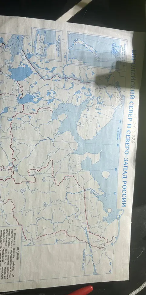 Нанесите границу района, обведите участок государственной границы, подпишите названия пограничных государств, имеющих выход к морям.