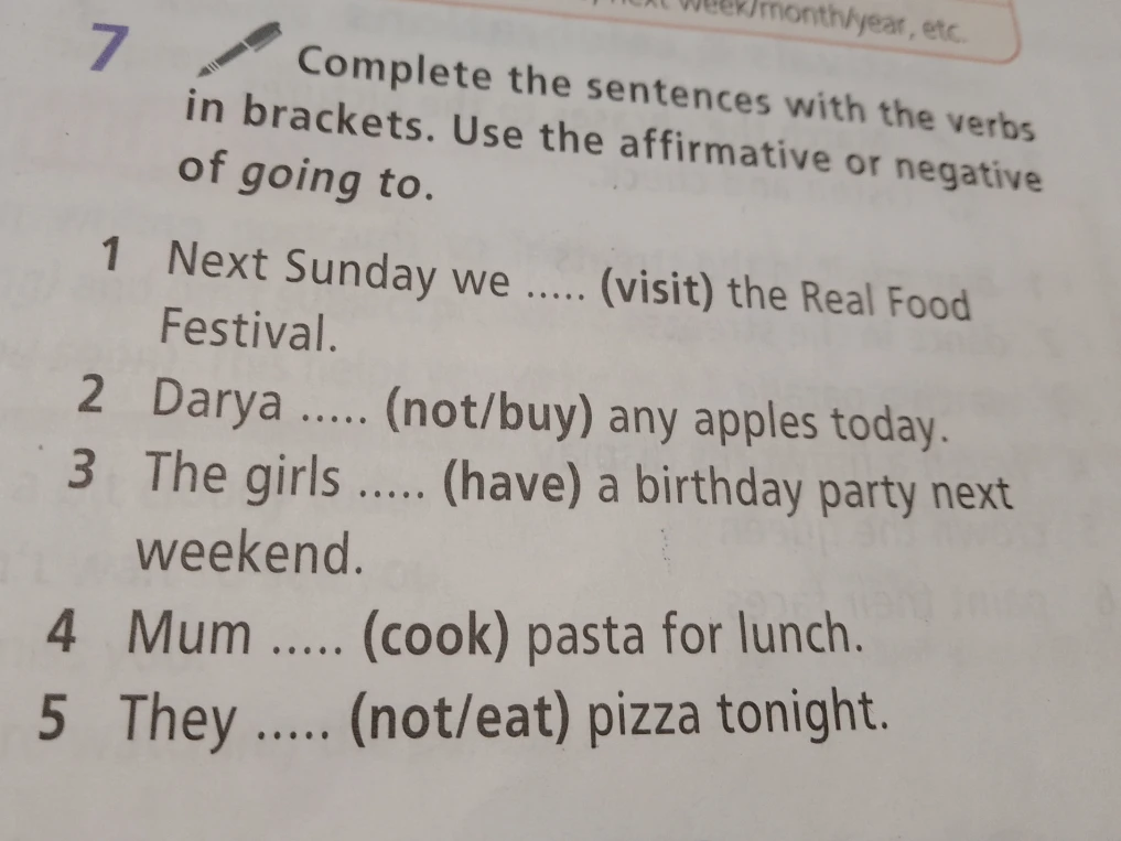 Complete the sentences with the verbs in brackets. Use the affirmative or negative of going to.
