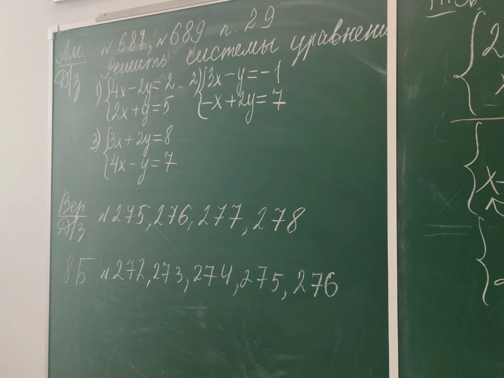 Решить системы уравнений методом подстановки: 1) 4x-2y=2, 2x+y=5; 2) 3x-y=-1, -x+2y=7; 3) 3x+2y=8, 4x-y=7