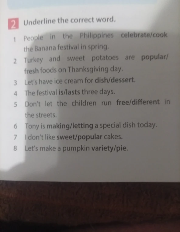 Underline the correct word: 1 People in the Philippines celebrate/cook the Banana festival in spring.