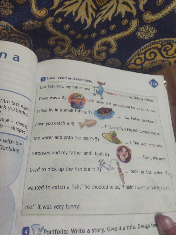 Look, read and complete.