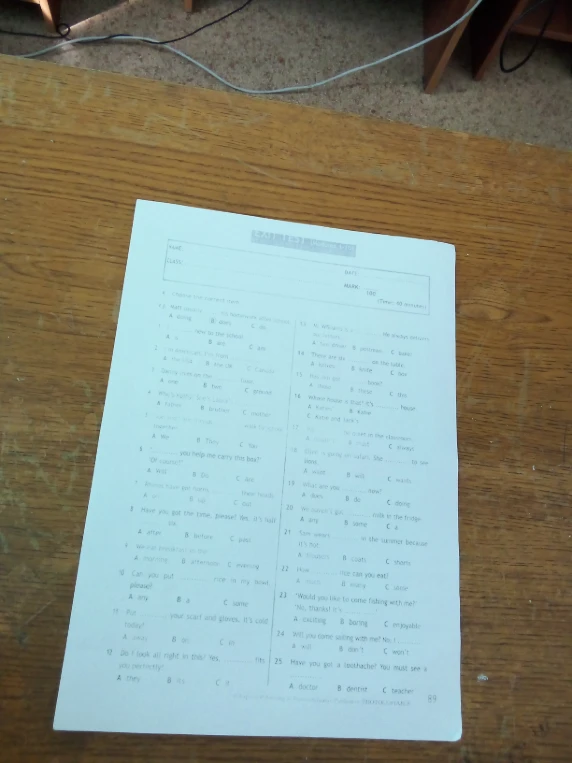 Choose the correct item. e.p. Matt usually ... his homework after school. A. doing B. does C. do