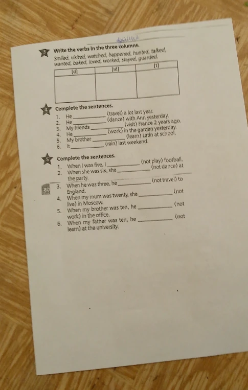 Write the verbs in the three columns.