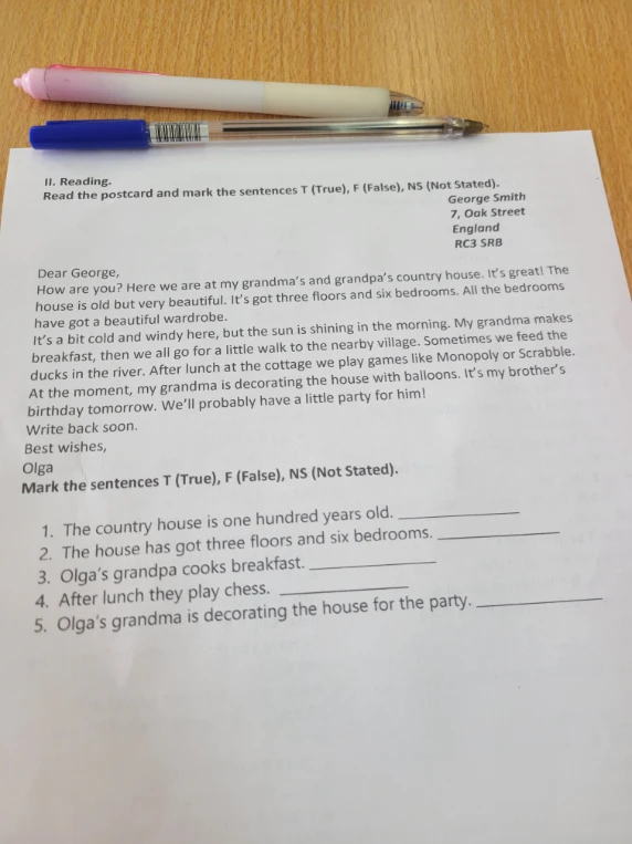 Read the postcard and mark the sentences T (True), F (False), NS (Not Stated).