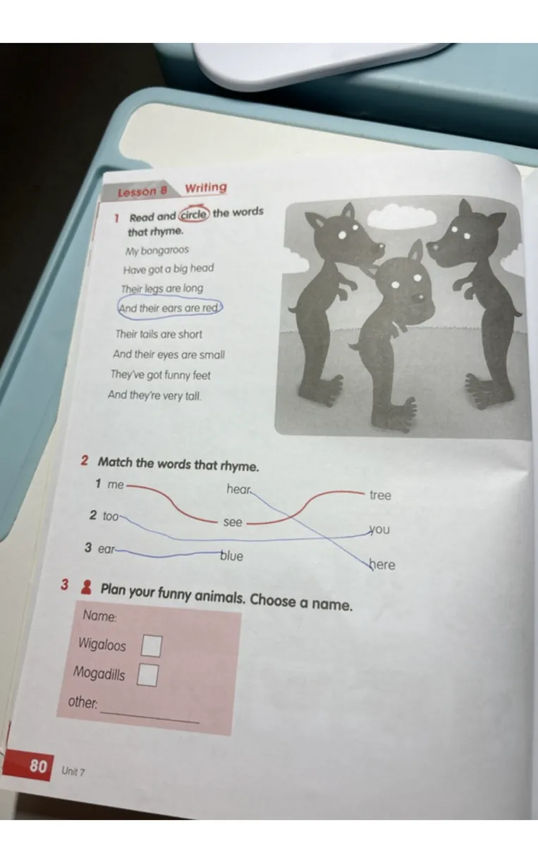 Read and circle the words that rhyme.
