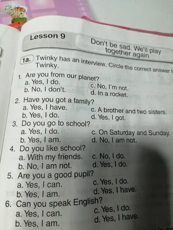 Twinky has an interview. Circle the correct answer for Twinky.