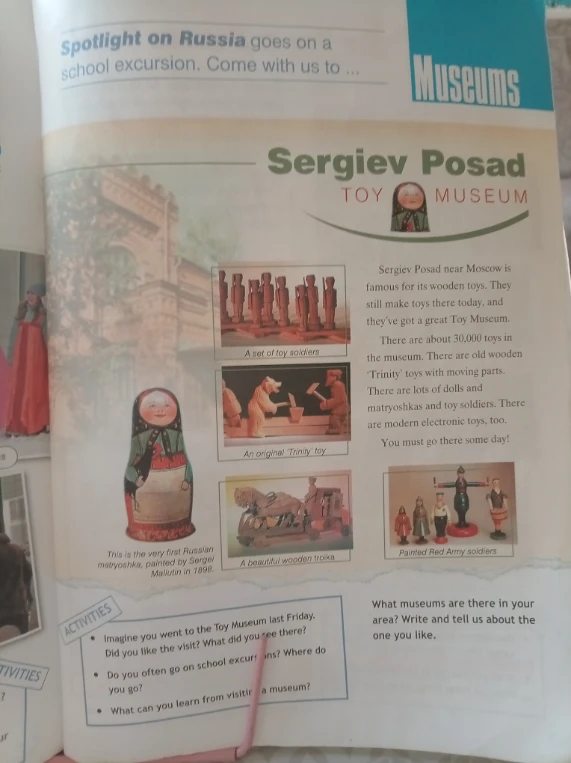 Spotlight on Russia goes on a school excursion. Come with us to ... MUSEUMS