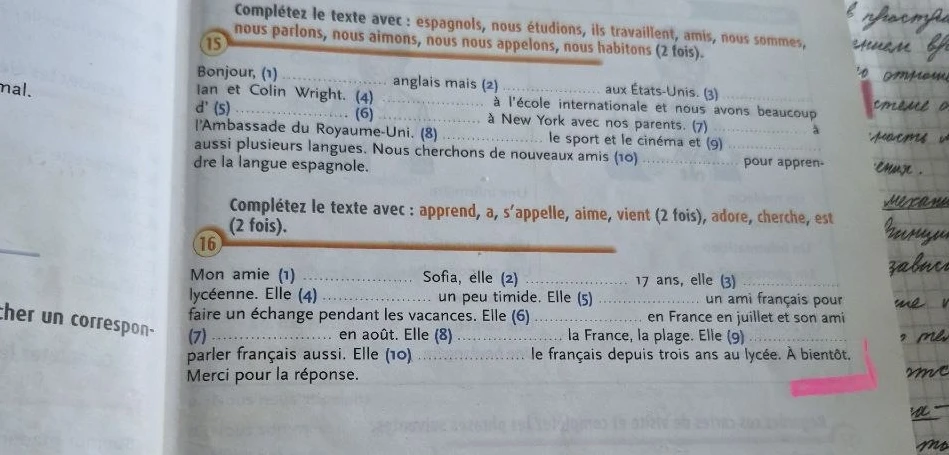 Complétez le texte avec : espagnols, nous étudions, ils travaillent, amis, nous sommes, nous parlons, nous aimons, nous nous appelons, nous habitons (2 fois).