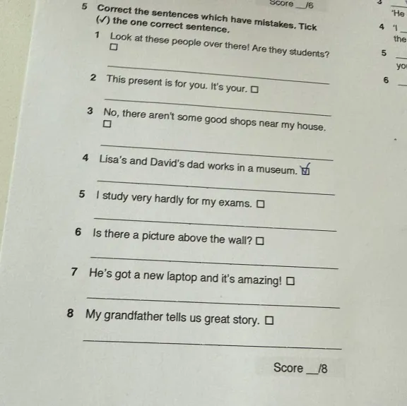 Correct the sentences which have mistakes. Tick (✓) the one correct sentence.