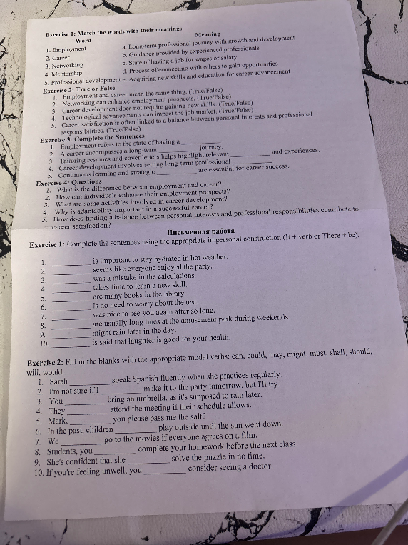 Complete the sentences using the appropriate impersonal construction (It + verb or There + be).