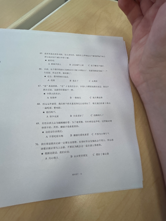 65. 我哥哥是出租车司机。这么多年来，他的车几乎到过这个城市的每个地方，所以他对这个城市非常了解。