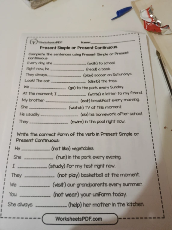 Complete the sentences using Present Simple or Present Continuous