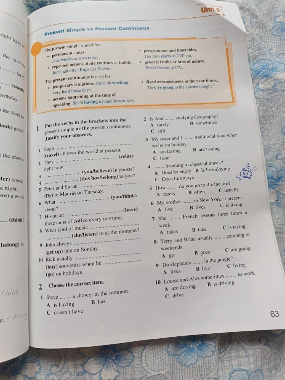 Put the verbs in the brackets into the present simple or the present continuous. Justify your answers.
