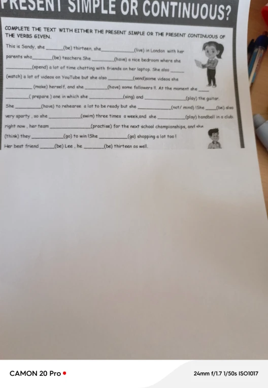Complete the text with either the present simple or the present continuous of the verbs given.