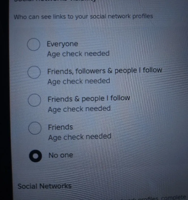 Who can see links to your social network profiles