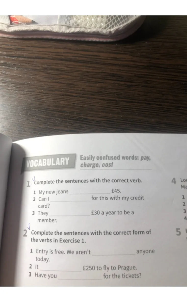 Complete the sentences with the correct verb.
