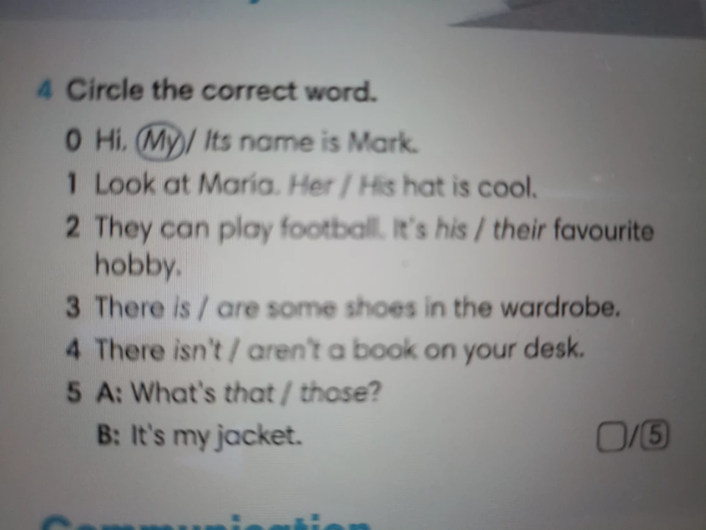 4 Circle the correct word.