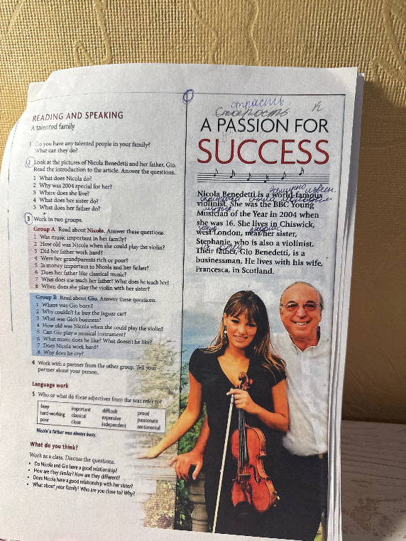 Look at the pictures of Nicola Benedetti and her father, Gio. Read the introduction to the article. Answer the questions.