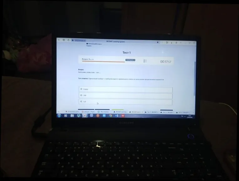 Антоним слова new - это...