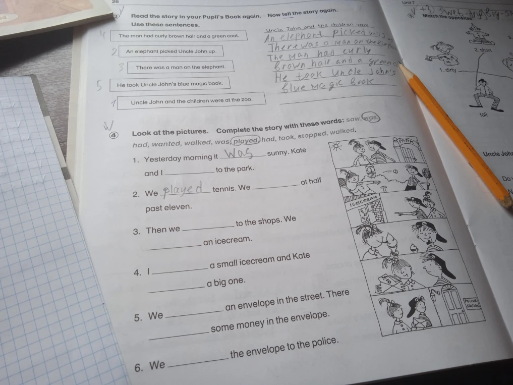 Look at the pictures. Complete the story with these words: saw, was, had, wanted, walked, was, played, had, took, stopped, walked.