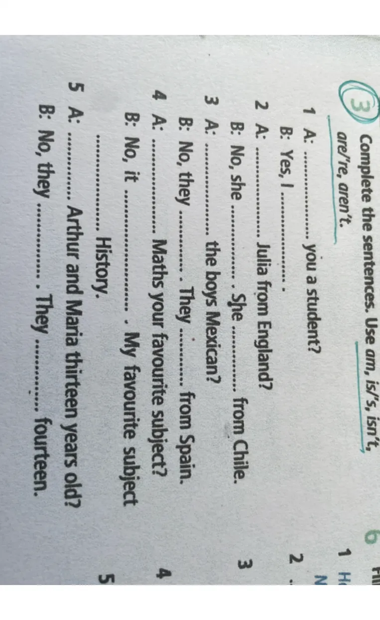 3 Complete the sentences. Use am, is/'s, isn't, are/'re, aren't.